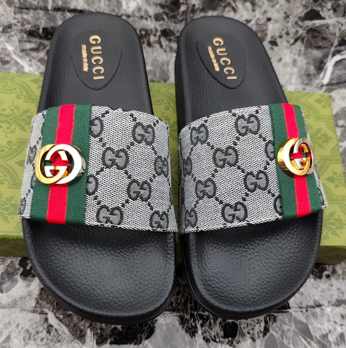 👟👟Ex-factory price 260👟👟 (available all year round), same style for men and women, size 35--48. Couple style🎗Louis Vuitton "LV" slippers, a much-anticipated one, so beautiful that it will melt your hearts❤! It is simply a masterpiece of extraordinary craftsmanship. It is a must-have for everyone. It is made by open mold. It feels Q-bounce and super soft on the feet. It is super delicate on the feet. It is an exclusive model. There are many layouts, so there is always one you like🎉🎉